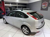 Używany Ford Focus Ghia 145 KM (106 kW) 2006 Srebrny Sedan/Limuzyna