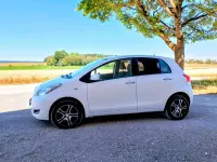 Gebraucht Toyota Yaris 70 PS (51 kW) 2011 Weiß Kleinwagen