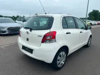 Gebraucht Toyota Yaris Cool 69 PS (50 kW) 2011 Weiß Kleinwagen