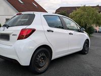 Gebraucht Toyota Yaris 68 PS (50 kW) 2016 Weiß Kleinwagen