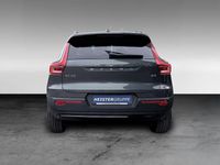 Neu Volvo XC40 Plus 163 PS (119 kW) 2025 Grün SUV