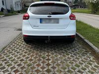 Usata Ford Focus 105 CV (77 kW) 2017 Bianco Station wagon