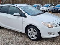 Używany Opel Astra Design Edition 110 KM (80 kW) 2012 Biały Kombi