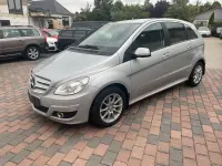 Gebraucht Mercedes B180 109 PS (80 kW) 2011 Silber Kleinwagen
