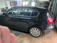 Gebraucht BMW 116 122 PS (89 kW) 2009 Schwarz Kleinwagen