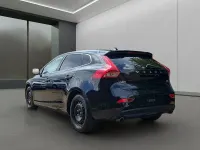 Gebraucht Volvo V40 Momentum 150 PS (110 kW) 2013 Schwarz / black solid stone Kombi
