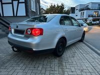 Gebraucht VW Jetta 105 PS (77 kW) 2007 Silber Limousine