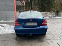 Second-hand Mercedes C220 146 CP (107 kW) 2005 Albastru Berlinǎ