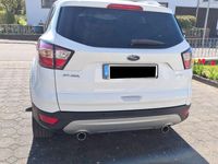 Gebraucht Ford Kuga Titanium 150 PS (110 kW) 2019 Weiß SUV