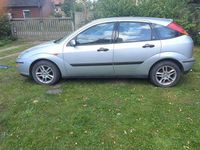 Gebraucht Ford Focus Ghia 115 PS (84 kW) 2001 Silber Limousine