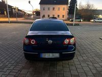 Gebraucht VW Passat Highline 140 PS (102 kW) 2006 Blau Limousine