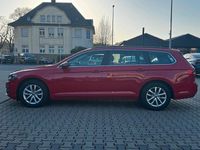 Gebraucht VW Passat Business 122 PS (89 kW) 2023 Rot Kombi