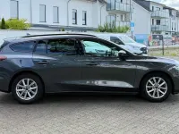 Gebraucht Ford Focus Cool & Connect 120 PS (88 kW) 2022 Grau Limousine