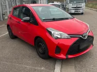 Gebraucht Toyota Yaris 69 PS (50 kW) 2015 Rot Kleinwagen