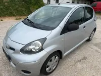 Gebraucht Toyota Aygo 68 PS (50 kW) 2010 Silber Kleinwagen