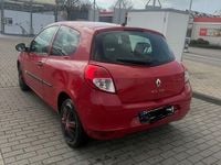 Gebraucht Renault Clio III Expression 75 PS (55 kW) 2009 Rot Kleinwagen