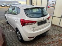 Gebraucht Hyundai ix20 90 PS (66 kW) 2013 Weiß Kleinwagen