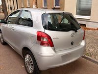 Gebraucht Toyota Yaris Cool 69 PS (50 kW) 2011 Silber Limousine