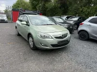 Gebraucht Opel Astra Design Edition 116 PS (85 kW) 2011 Grün Limousine