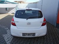 Gebraucht Hyundai i20 Classic 86 PS (63 kW) 2013 Weiß Kleinwagen
