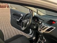 Gebraucht Ford Fiesta Trend 60 PS (44 kW) 2011 Weiß Kleinwagen