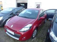 Gebraucht Renault Clio II Dynamique 75 PS (55 kW) 2011 Rot dyna Kleinwagen