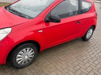 Gebraucht Hyundai i20 77 PS (56 kW) 2010 Rot Kleinwagen