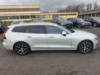Gebraucht Volvo V60 190 PS (139 kW) 2018 Birch light / metallic Kombi