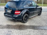 Gebraucht Mercedes ML320 224 PS (164 kW) 2006 Schwarz SUV