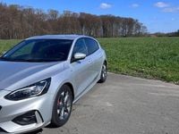 Używany Ford Focus ST-Line 101 KM (74 kW) 2020 Srebrny Sedan/Limuzyna