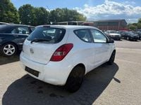 Gebraucht Hyundai i20 Edition+ 77 PS (56 kW) 2011 Weiß Kleinwagen