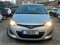 Gebraucht Hyundai i20 Classic 86 PS (63 kW) 2015 Silber Kleinwagen