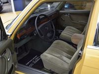 Gebraucht Mercedes S280 160 PS (117 kW) 1974 Gelb Limousine