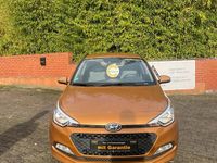 Gebraucht Hyundai i20 Basis 75 PS (55 kW) 2018 Orange Kleinwagen