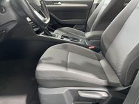 Gebraucht VW Passat 150 PS (110 kW) 2023 Grau Kombi