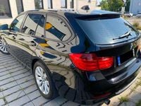 Gebraucht BMW 320 185 PS (136 kW) 2013 Schwarz Kombi