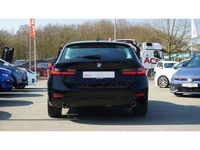 Gebraucht BMW 318 Advantage 150 PS (110 kW) 2021 Saphirschwarz metallic (metallic) Kombi