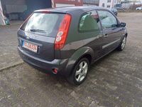 Gebraucht Ford Fiesta 70 PS (51 kW) 2006 Grau Kleinwagen