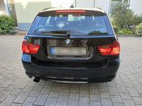 Gebraucht BMW 318 143 PS (105 kW) 2012 Schwarz Kombi