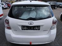 Gebraucht Toyota Verso Edition 132 PS (97 kW) 2011 Weiß Van / Kleinbus