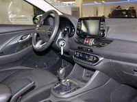 Gebraucht Hyundai i30 Trend 120 PS (88 kW) 2022 Silky bronze / met Limousine