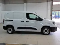 Gebraucht Opel Combo 102 PS (75 kW) 2024 Kaolin weiß Van / Kleinbus