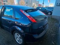 Gebraucht Ford Focus Ghia 101 PS (74 kW) 2005 Blau Limousine