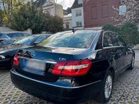 Gebraucht Mercedes E220 177 PS (130 kW) 2010 Schwarz Limousine