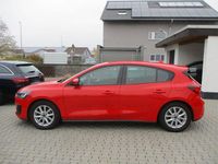 Gebraucht Ford Focus 120 PS (88 kW) 2022 Rot Limousine