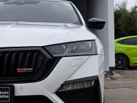 Gebraucht Skoda Octavia RS 245 PS (180 kW) 2023 Candyweiss Kombi