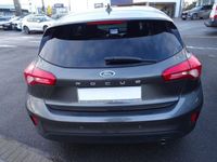 gebraucht Ford Focus 5-tür. Cool & Connect 125 PS *PPS*NAVI*SH