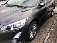 Gebraucht Ford Focus Titanium 125 PS (91 kW) 2019 Grau Limousine