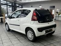 Gebraucht Peugeot 107 Active 68 PS (50 kW) 2012 Weiß Kleinwagen