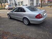 Gebraucht Mercedes E220 150 PS (110 kW) 2003 Silber Limousine